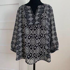 Old Navy Sheer Black and White Patterned 3/4 Sleeve Peasant Blouse - Size Medium
